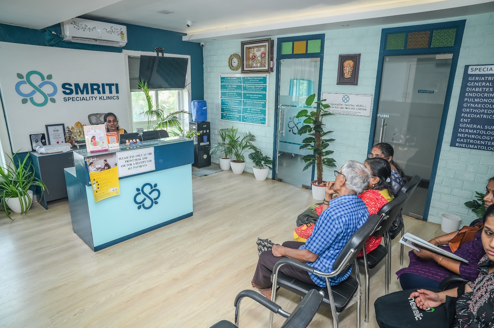Peopled reception at Besant Nagar branch